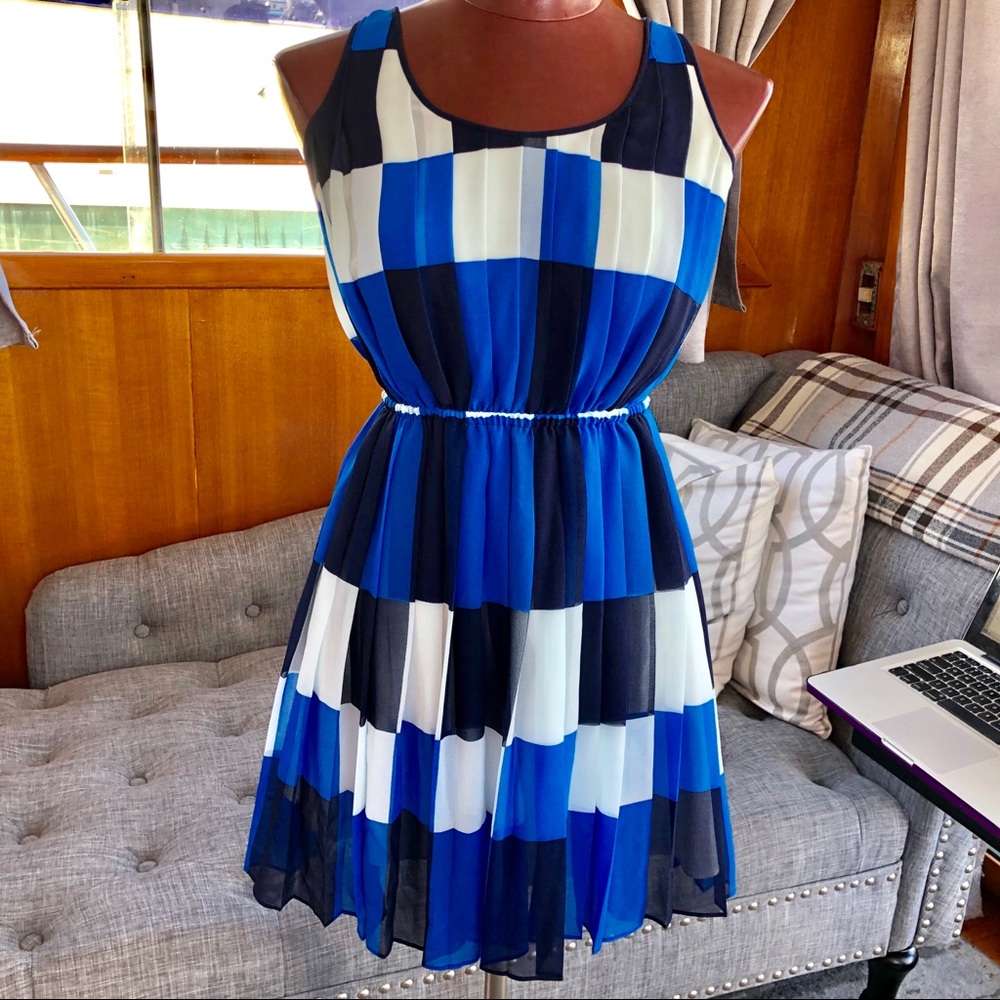 Banana Republic Blue/Colorblocked Pleated Dress Size 4P